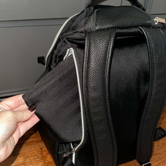 EUC Itzy Ritzy Boss Plus Diaper Bag Black - Picture 2 of 9